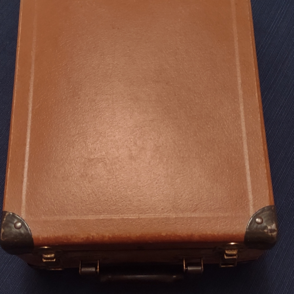 Vintage suitcase lot. 4pieces.